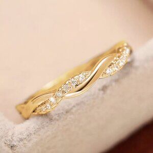 NEW 18k Yellow Gold Diamond Ring Band Dainty Twist Ring
